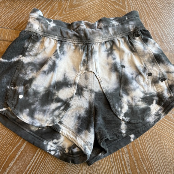 Lululemon Inner Glow Short 3" *Earth Dye
Earth Dye Stone - Picture 8 of 8